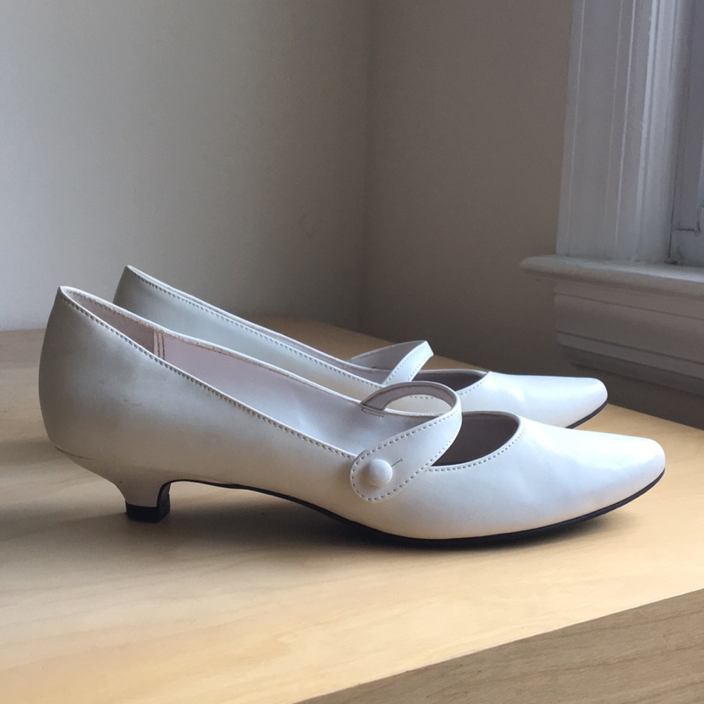 White kitten/kitty heels